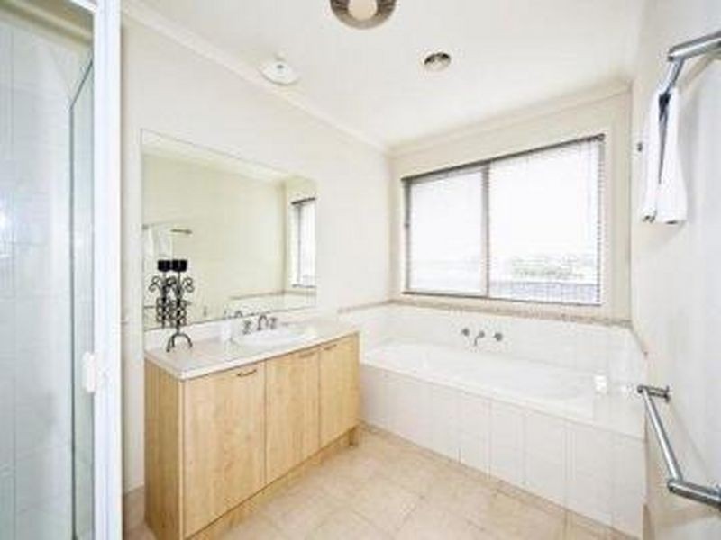 6 Saffron Avenue, South Morang VIC 3752