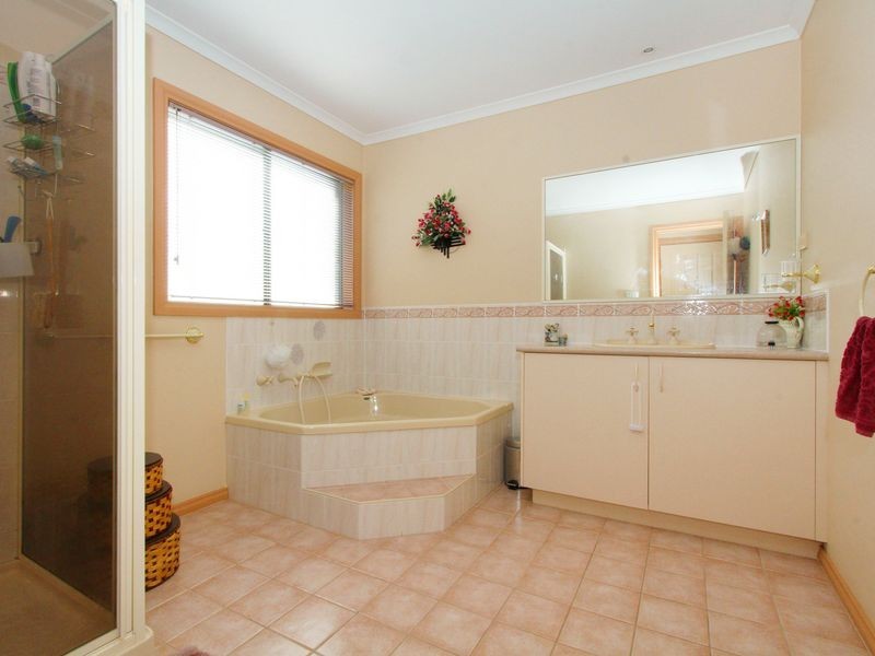 86 Manning Clark Road, Mill Park VIC 3082