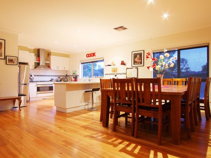 8 Rangeview Green, Doreen VIC 3754