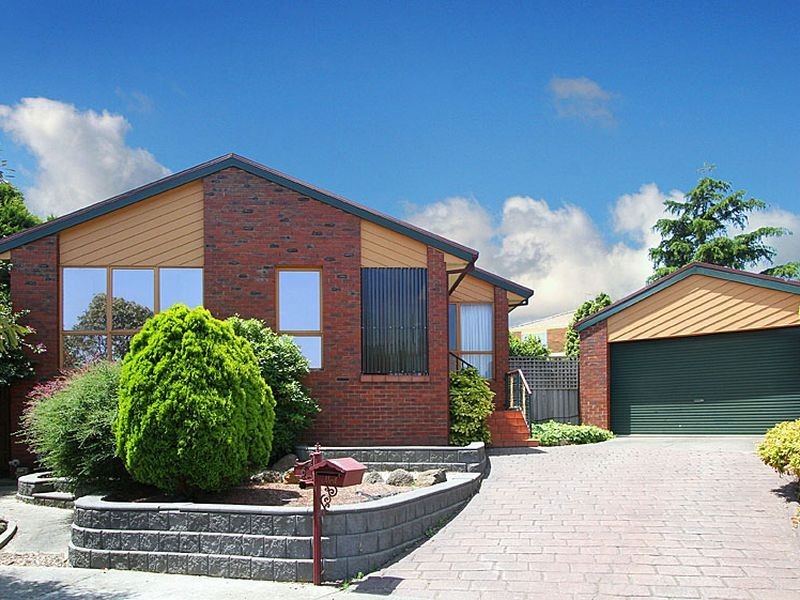 6 Tench Court, Mill Park VIC 3082