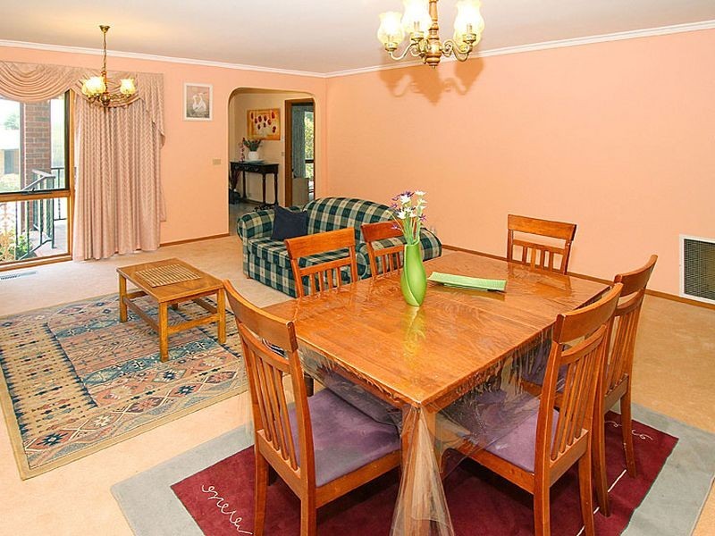 6 Tench Court, Mill Park VIC 3082