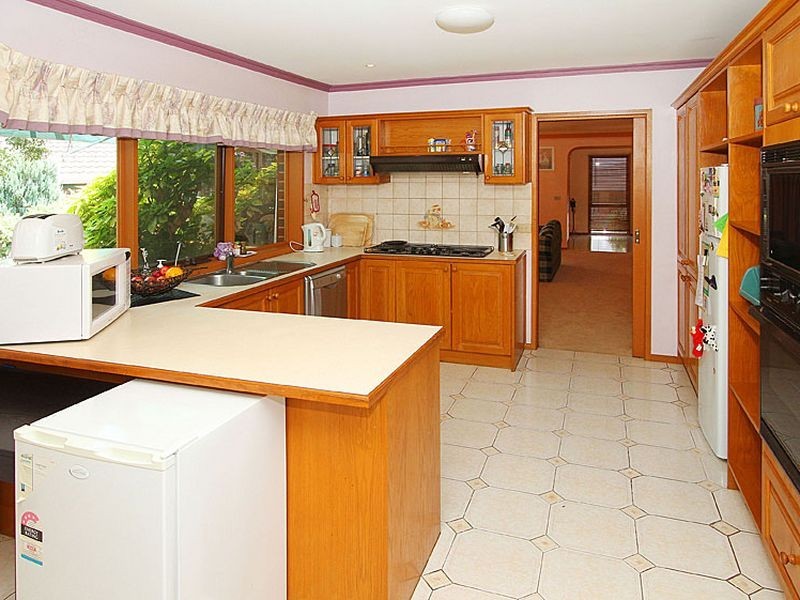 6 Tench Court, Mill Park VIC 3082