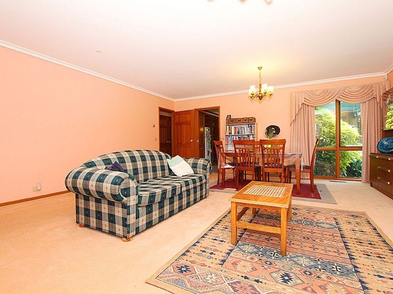 6 Tench Court, Mill Park VIC 3082