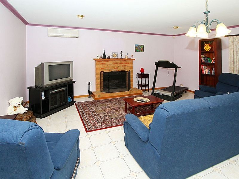 6 Tench Court, Mill Park VIC 3082