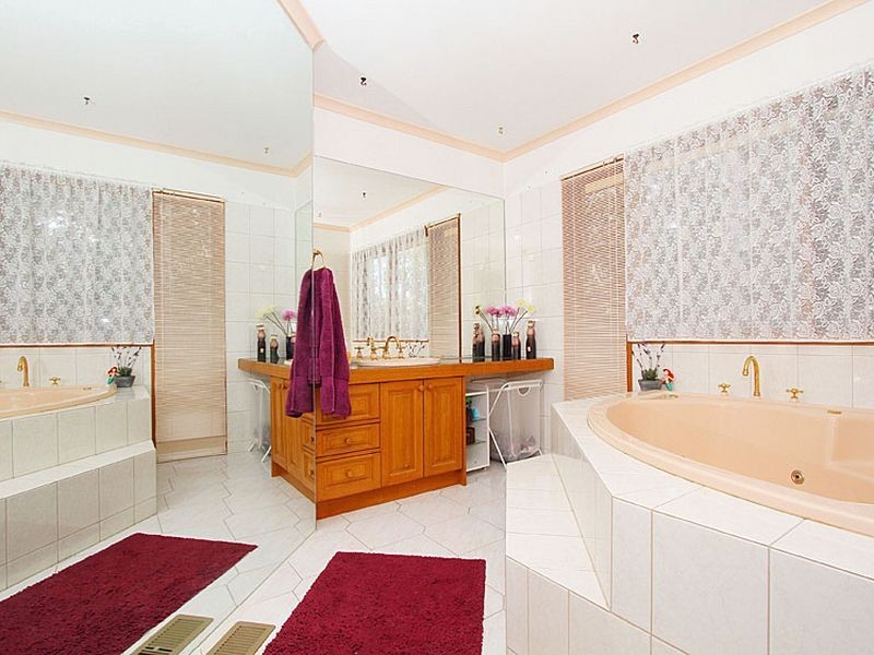 6 Tench Court, Mill Park VIC 3082