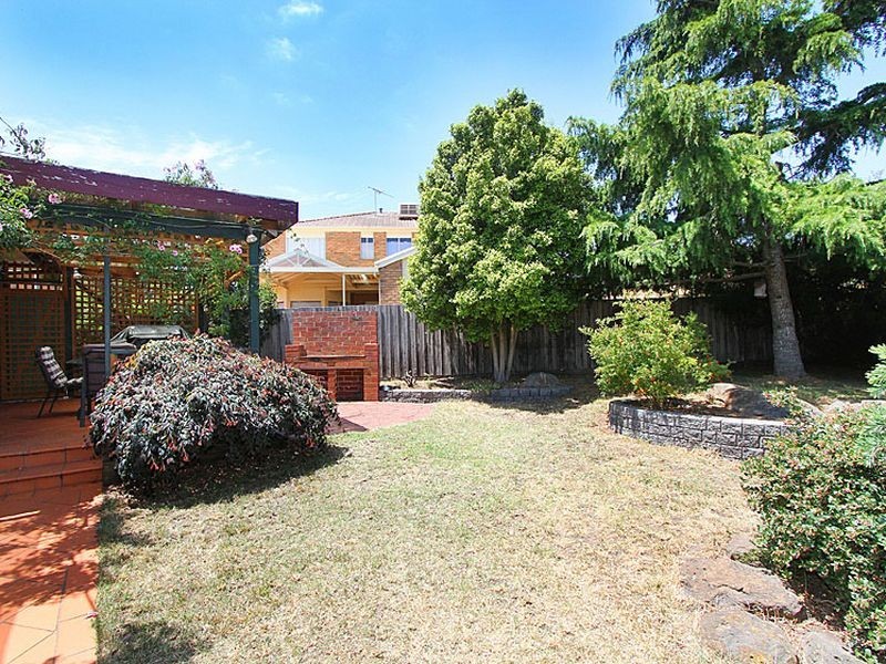 6 Tench Court, Mill Park VIC 3082