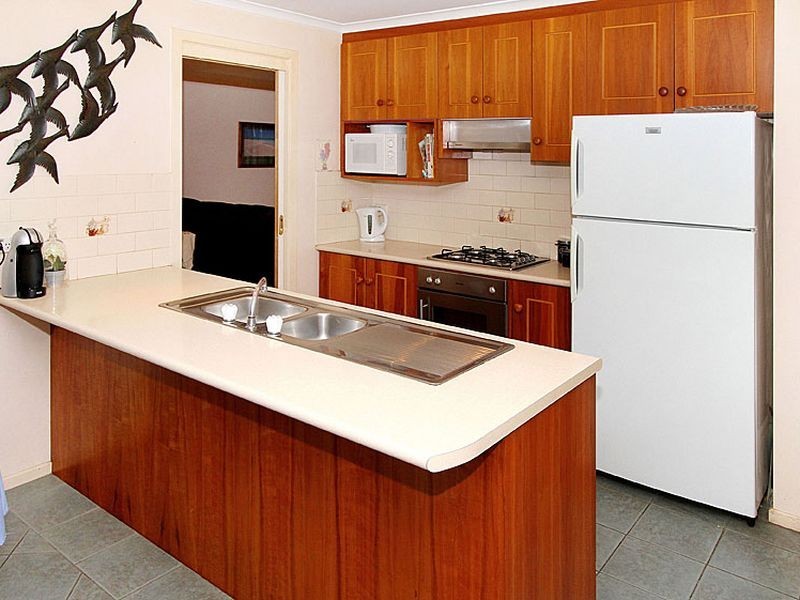 7 Burridge Close, Mill Park VIC 3082