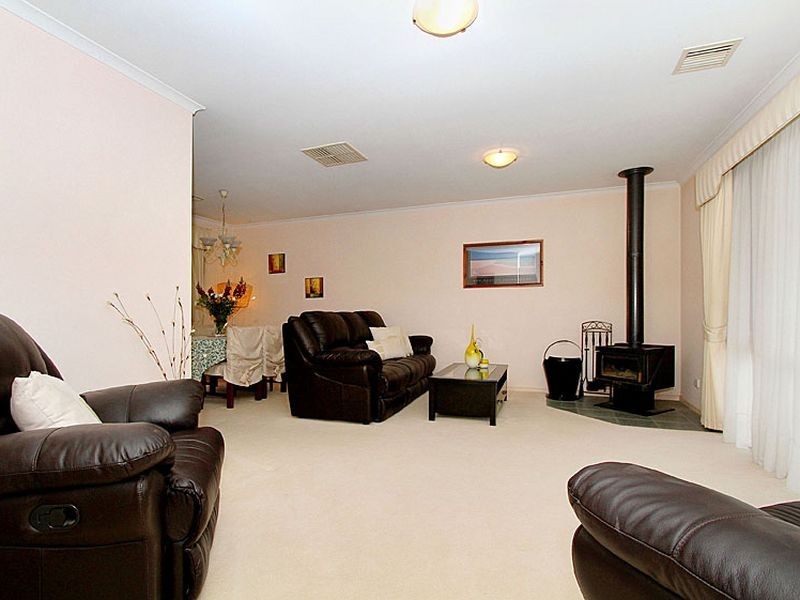 7 Burridge Close, Mill Park VIC 3082