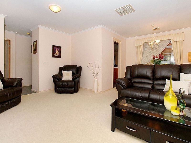 7 Burridge Close, Mill Park VIC 3082