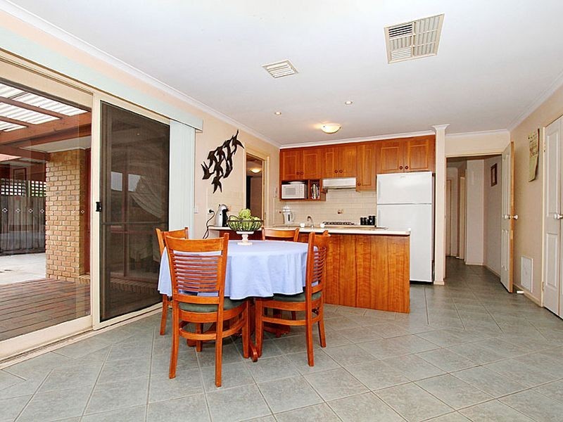7 Burridge Close, Mill Park VIC 3082