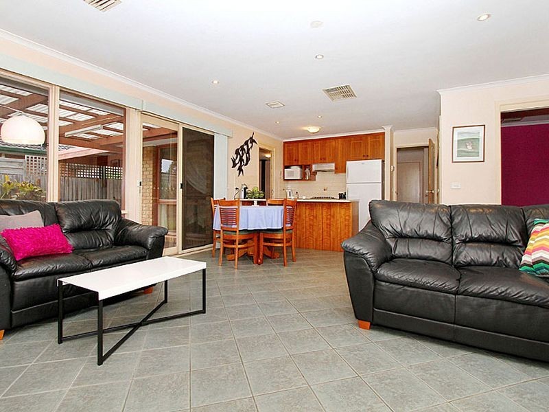 7 Burridge Close, Mill Park VIC 3082