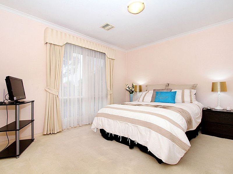 7 Burridge Close, Mill Park VIC 3082