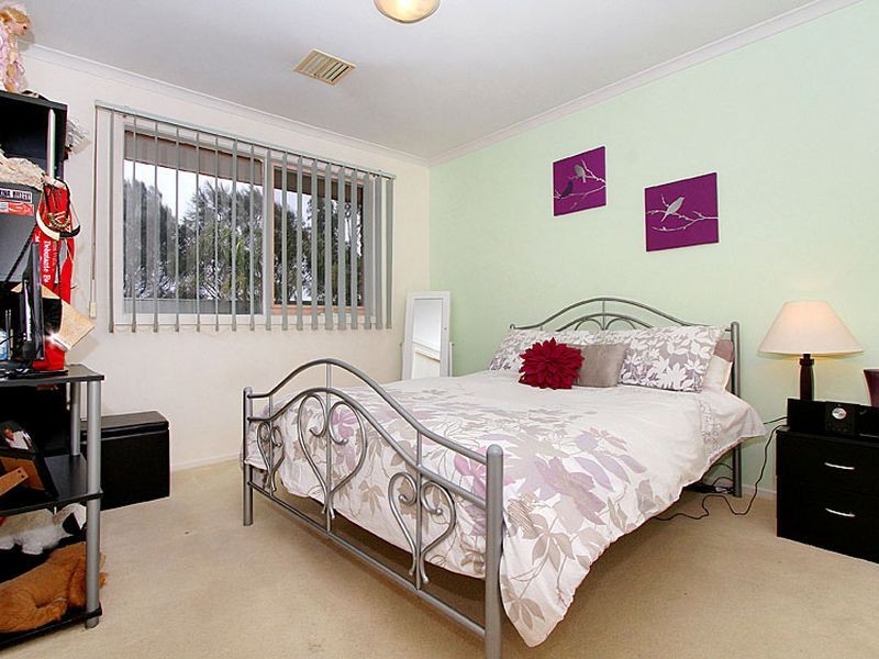 7 Burridge Close, Mill Park VIC 3082