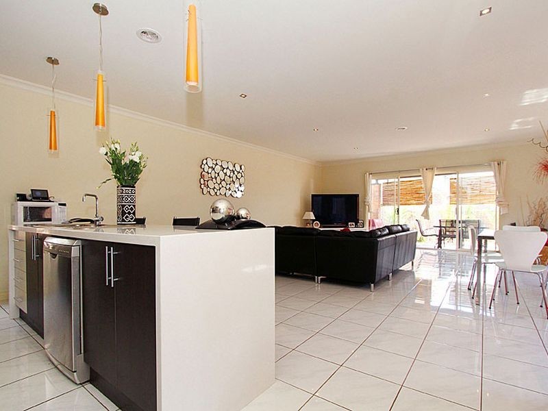 6 Cobb Street, South Morang VIC 3752