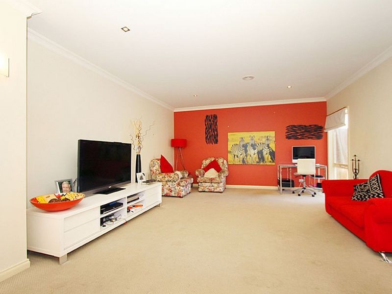 6 Cobb Street, South Morang VIC 3752