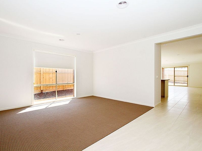 9 Greenside Way, Mernda VIC 3754