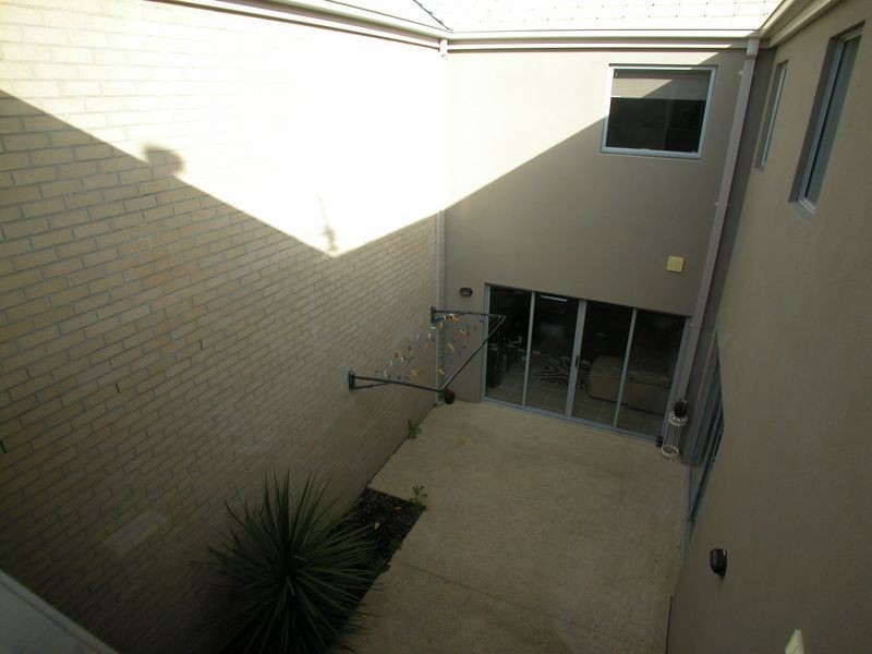 9 Hampden Green, South Morang VIC 3752