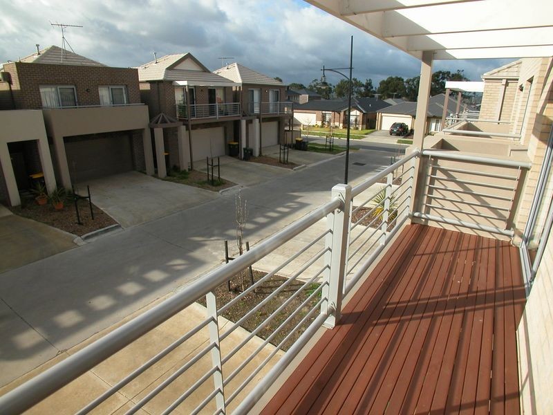 9 Hampden Green, South Morang VIC 3752