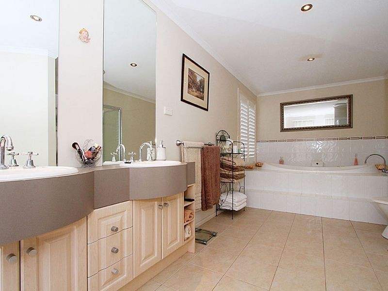 7 Topaz Grove, South Morang VIC 3752