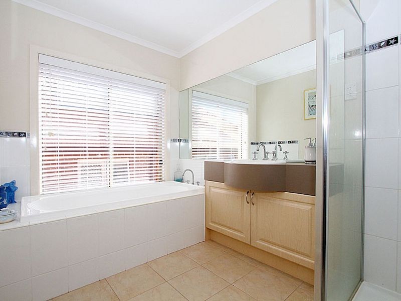 7 Topaz Grove, South Morang VIC 3752