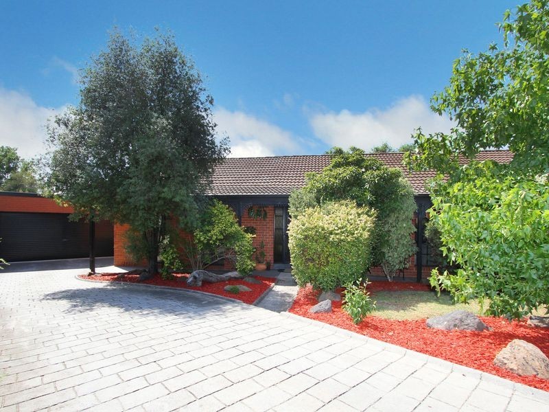 8 Warburton Court, Mill Park VIC 3082