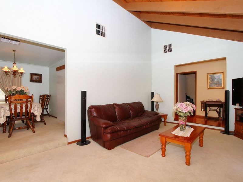 8 Warburton Court, Mill Park VIC 3082