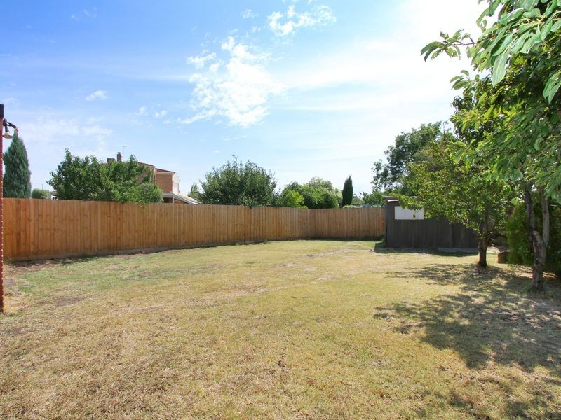 8 Warburton Court, Mill Park VIC 3082