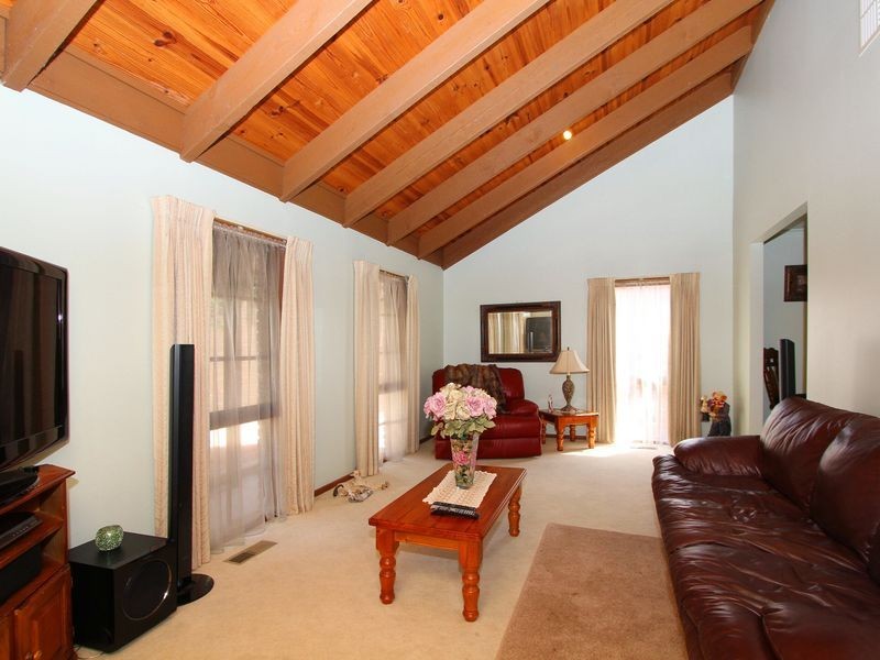 8 Warburton Court, Mill Park VIC 3082