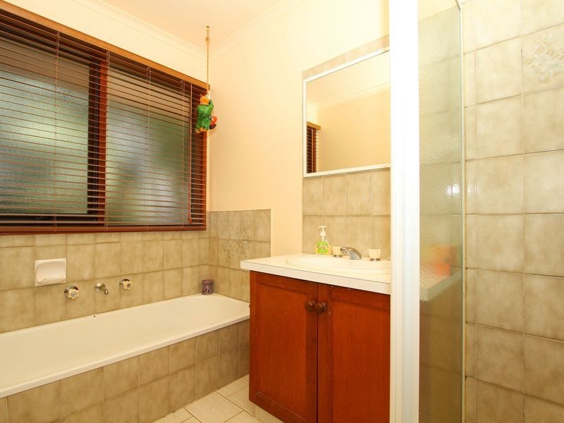 8 Warburton Court, Mill Park VIC 3082