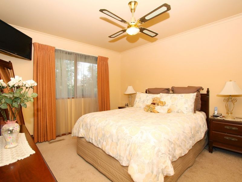 8 Warburton Court, Mill Park VIC 3082