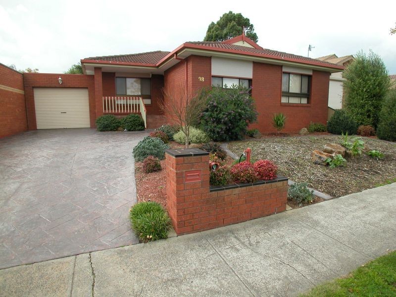 98 Pindari Avenue, Mill Park VIC 3082