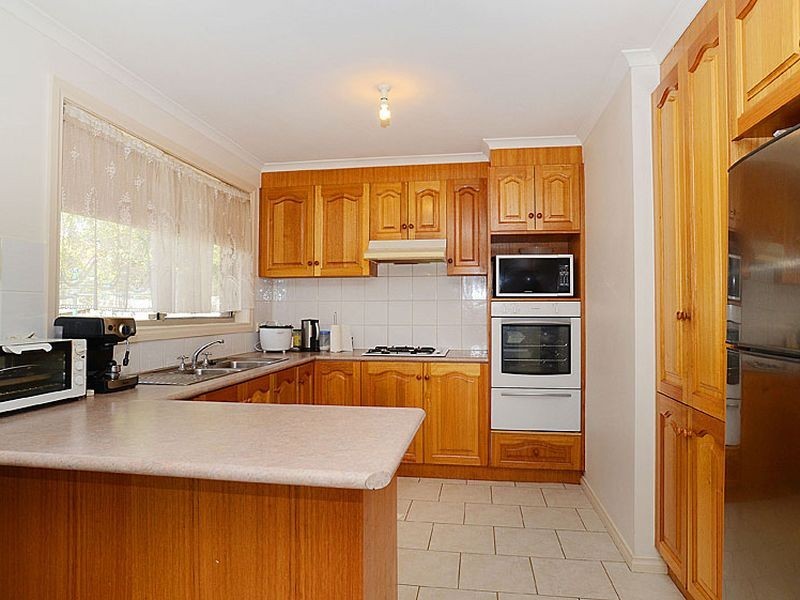 2 Kiernan Close, Mill Park VIC 3082