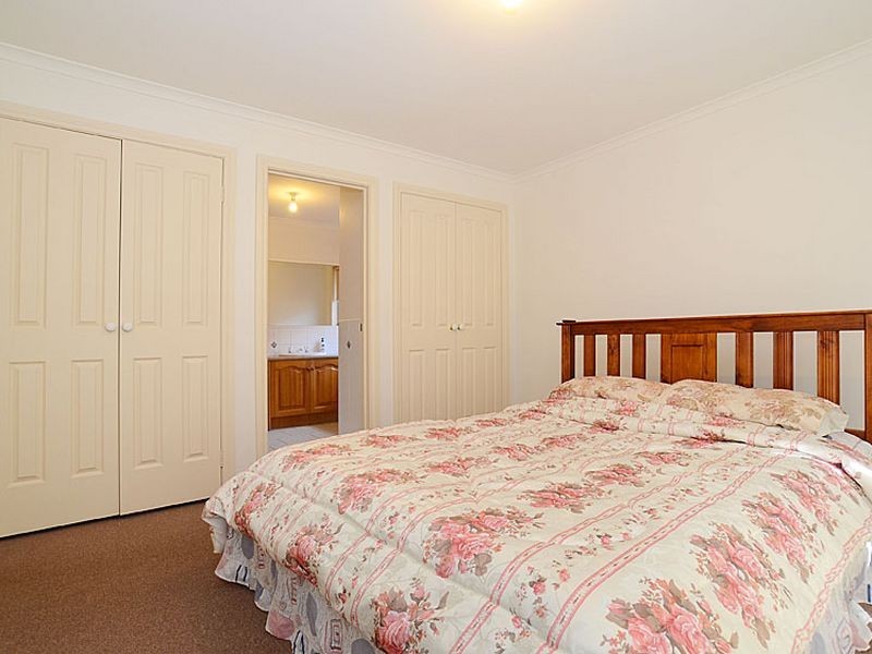 2 Kiernan Close, Mill Park VIC 3082