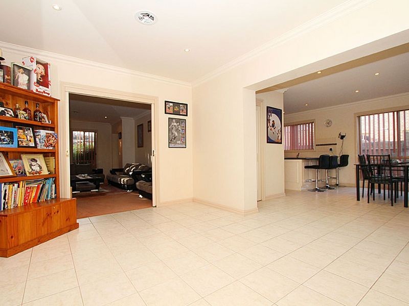 98 The Lakes Boulevard, South Morang VIC 3752