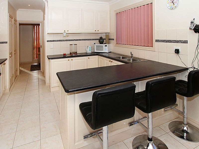 98 The Lakes Boulevard, South Morang VIC 3752