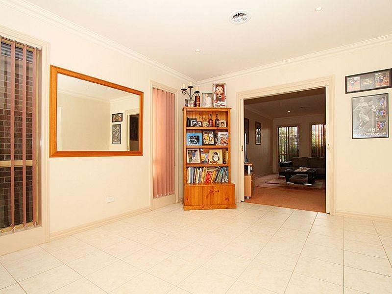 98 The Lakes Boulevard, South Morang VIC 3752
