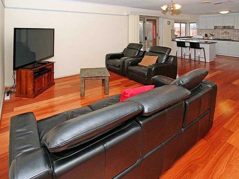 11 Grenda Drive, Mill Park VIC 3082