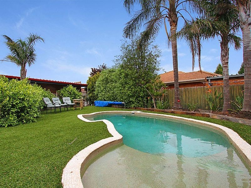 11 Grenda Drive, Mill Park VIC 3082