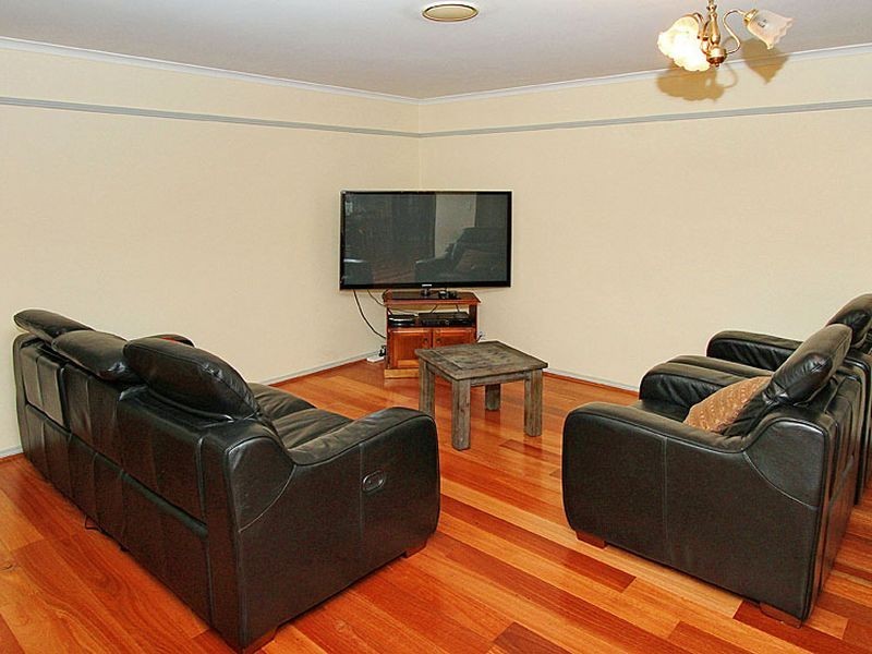 11 Grenda Drive, Mill Park VIC 3082