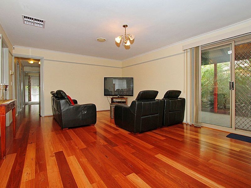 11 Grenda Drive, Mill Park VIC 3082