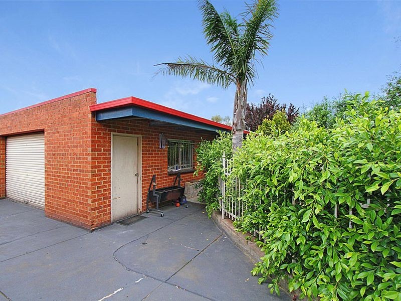 11 Grenda Drive, Mill Park VIC 3082