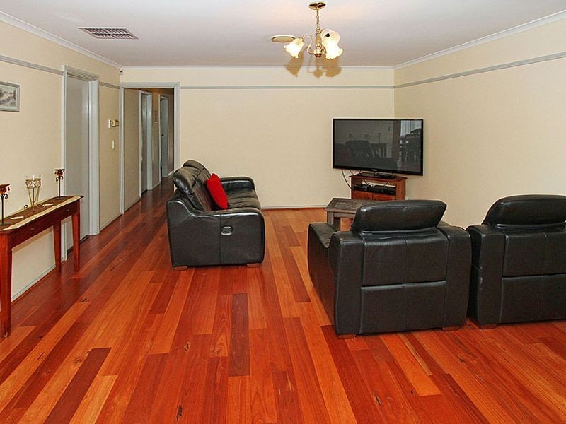 11 Grenda Drive, Mill Park VIC 3082