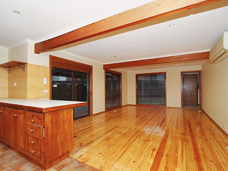 10 Scullin Court, Mill Park VIC 3082