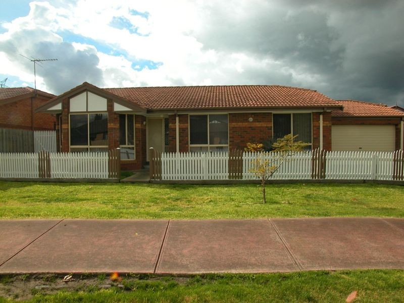 11 Pivot Place, Mill Park VIC 3082