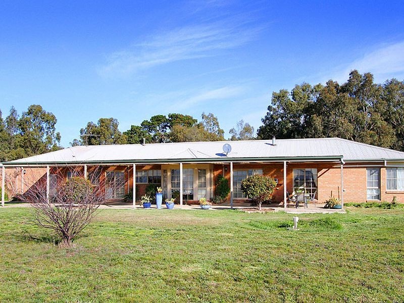 130 Summit Drive, Mickleham VIC 3064