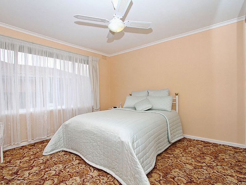 15 Canberra Grove, Lalor VIC 3075