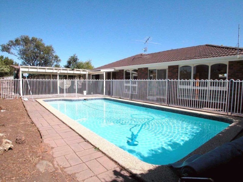 5 Hurlstone crescent, Mill Park VIC 3082