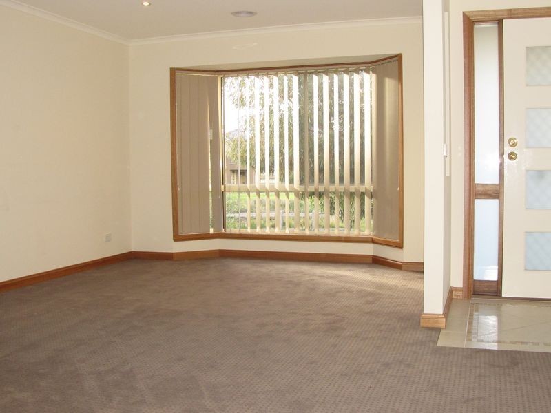 12 Koonunga Crescent, South Morang VIC 3752