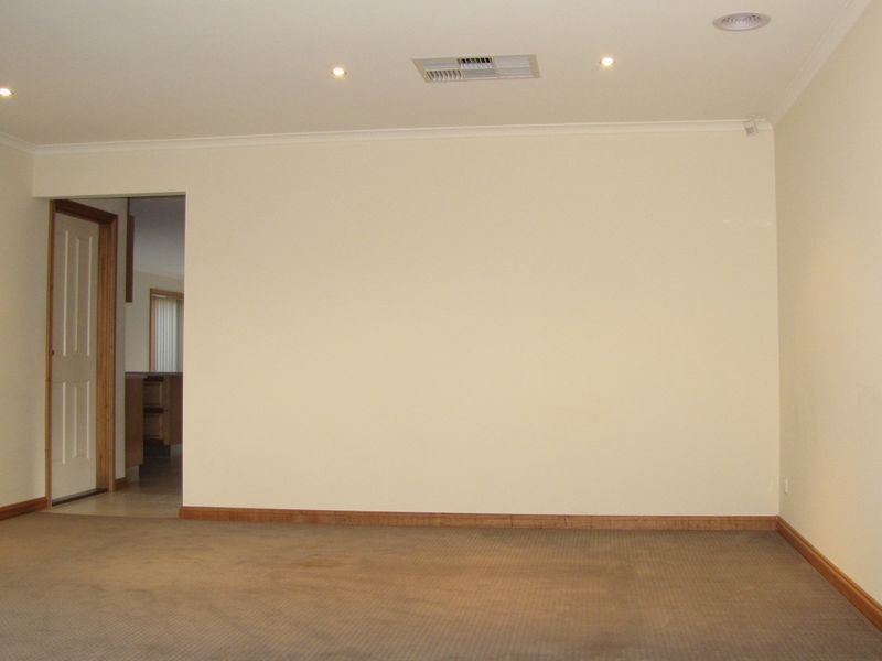 12 Koonunga Crescent, South Morang VIC 3752