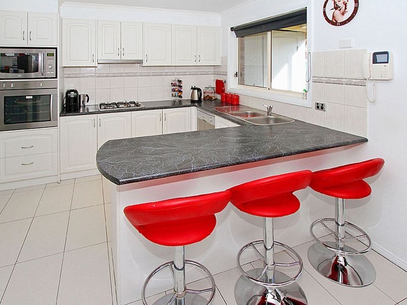 16 Bracken Way, South Morang VIC 3752